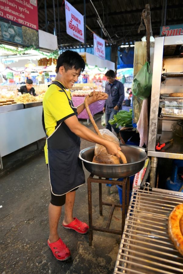 La sai oua es una salchicha del norte de Tailandia que fusiona los distintos sabores de la gastronomía tailandesa en un solo bocado, ¡boom! | Gastronomadistas 
