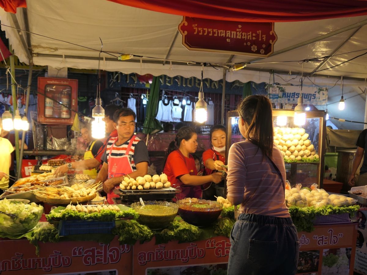 Gastronomadistas | La comida en Tailandia: aprende a distinguir las variedades regionales, diferenciar los distintos tipos de platos y sacarle el máximo partido a la comida callejera.
