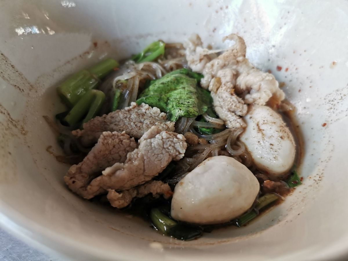 Boat noodles en Bangkok: descubre los mejores comedores de Victory Monument en los que disfrutar de esta peculiar sopa tailandesa
